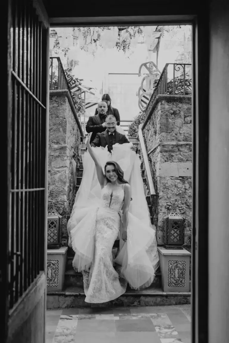 Bride portraits and Ianndey dress details, wedding in Guanajuato