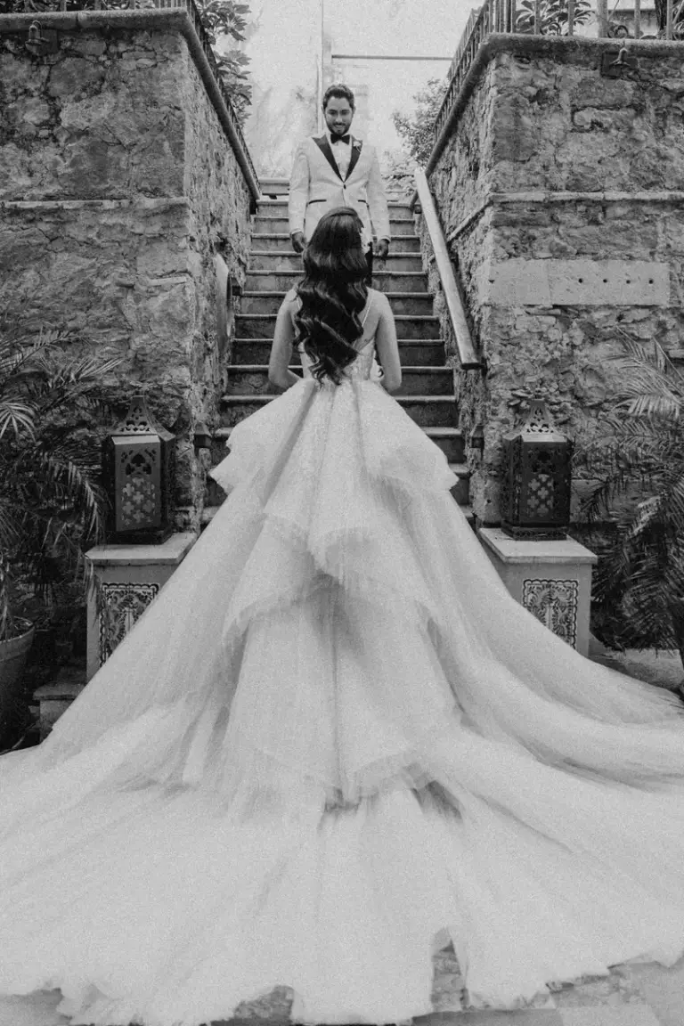 Bride portraits and Ianndey dress details, wedding in Guanajuato