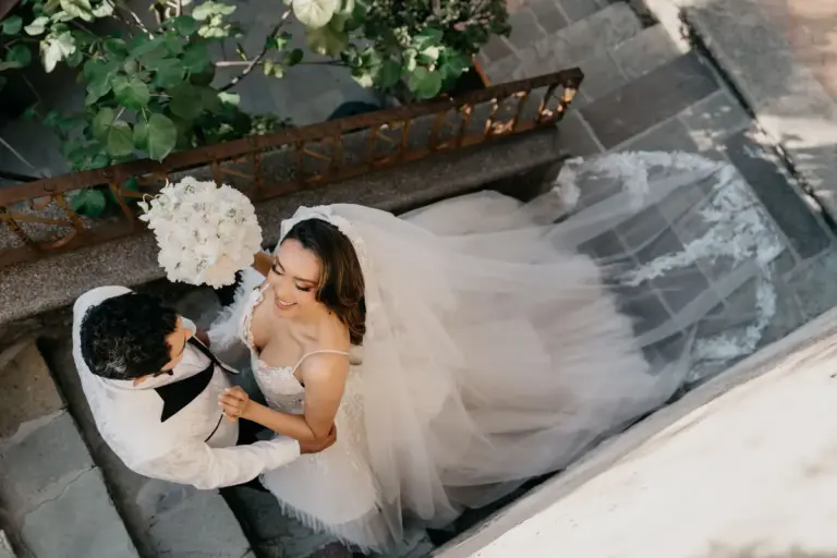 Bride portraits and Ianndey dress details, wedding in Guanajuato