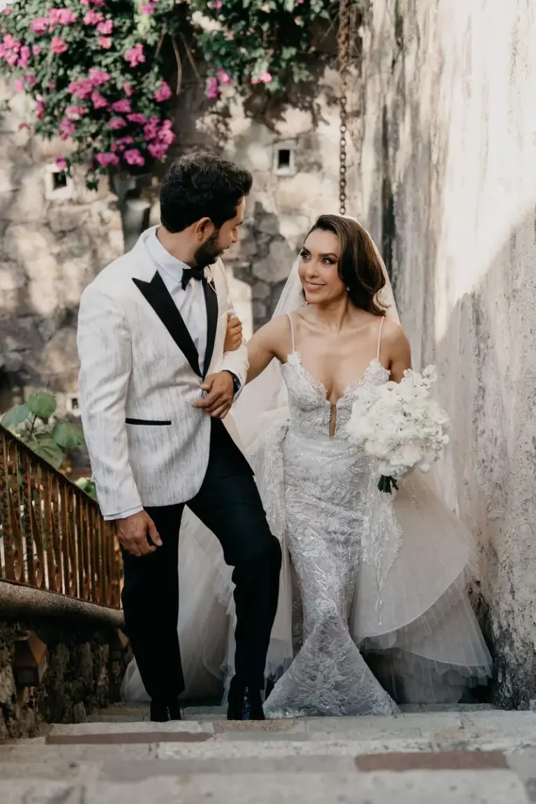 Bride portraits and Ianndey dress details, wedding in Guanajuato