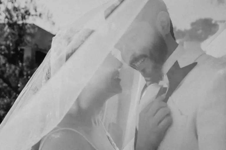 Bride portraits and Ianndey dress details, wedding in Guanajuato
