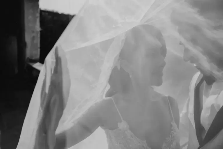 Bride portraits and Ianndey dress details, wedding in Guanajuato