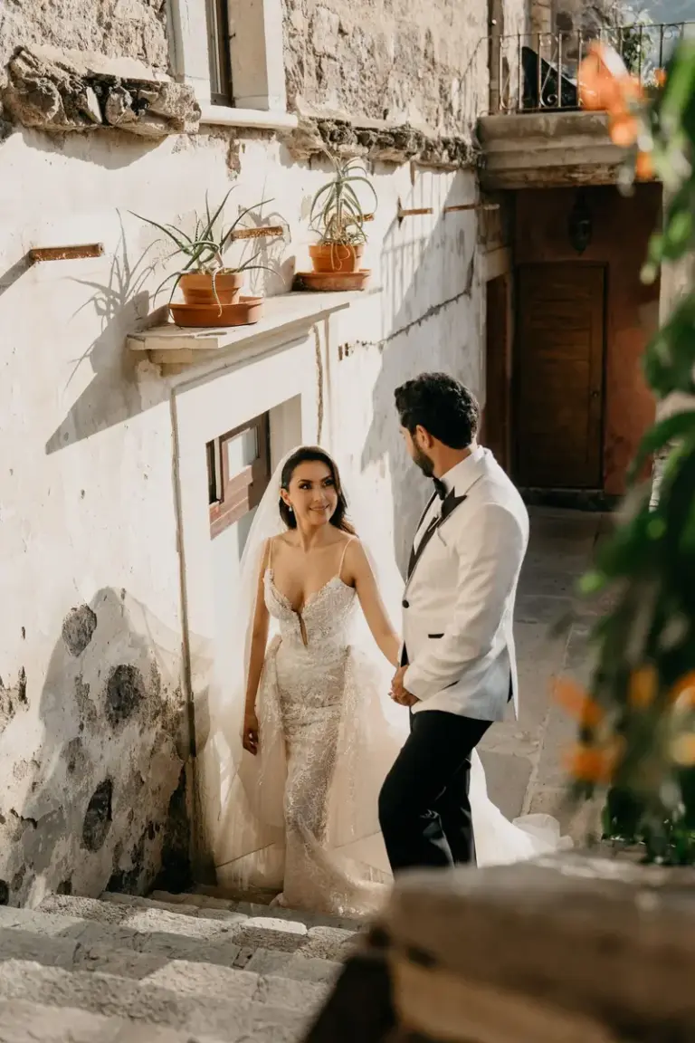 Bride portraits and Ianndey dress details, wedding in Guanajuato