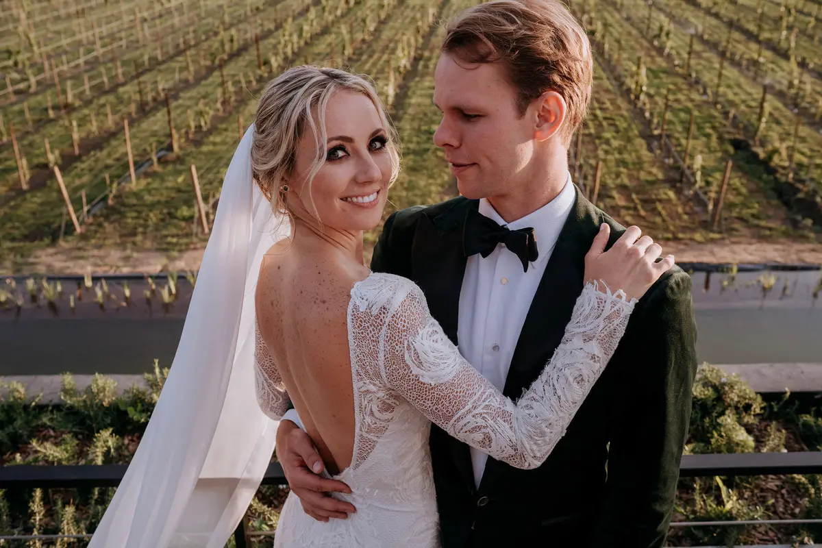 Portrait of the couple in a San Miguel de Allende vineyard