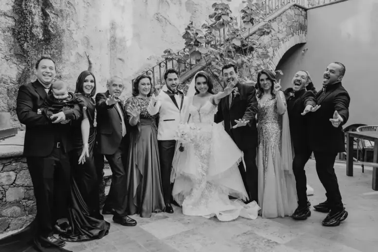 Bride portraits and Ianndey dress details, wedding in Guanajuato