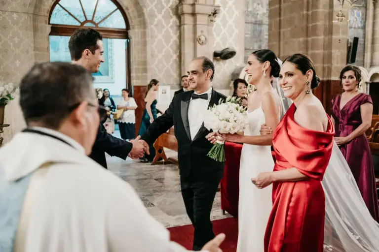 Ceremonia religiosa en el Templo del Inmaculado Corazón de María, León, Guanajuato
