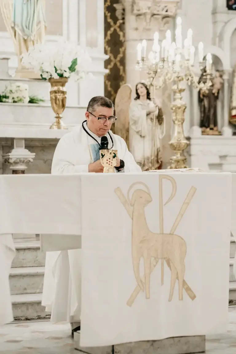 Ceremonia religiosa en el Templo del Inmaculado Corazón de María, León, Guanajuato
