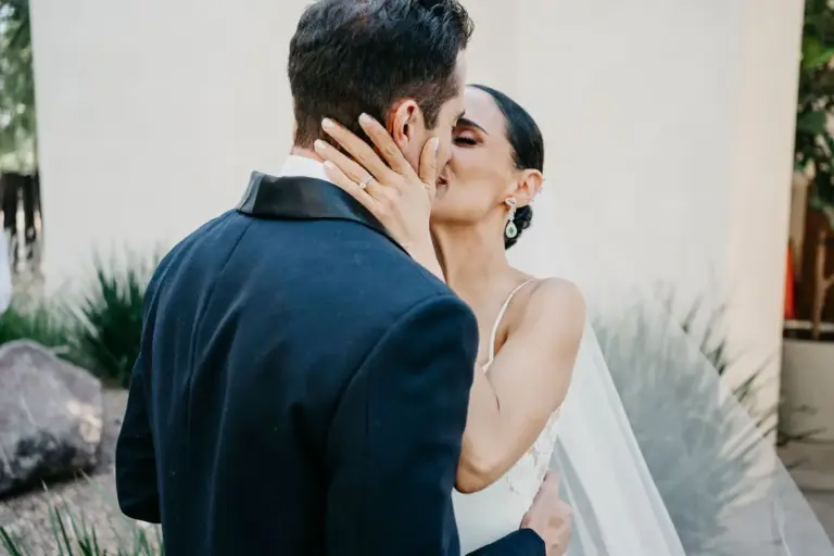 Retratos de los novios en Complejo Aura, León, Guanajuato