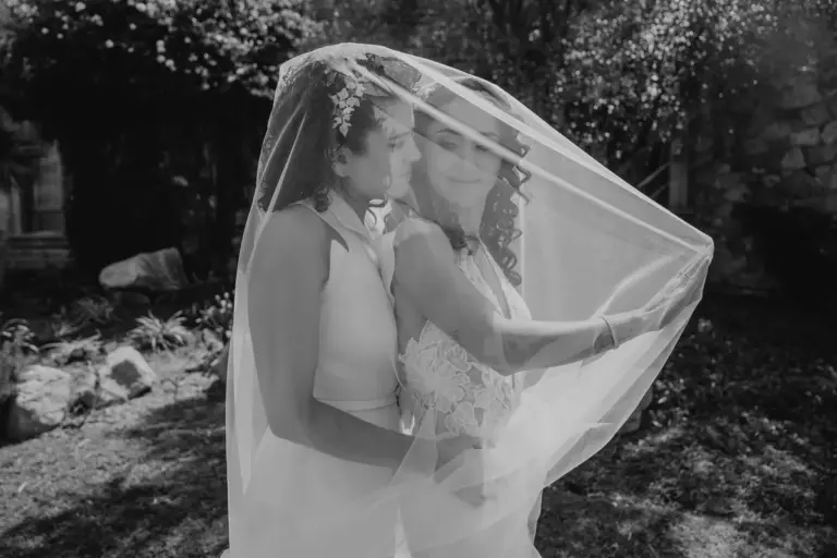 Retrato de las dos novias en Hacienda Los Arcángeles, San Miguel de Allende