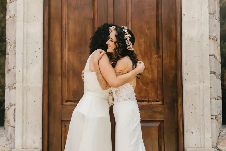 First look de las dos novias en Hacienda Los Arcángeles, San Miguel de Allende