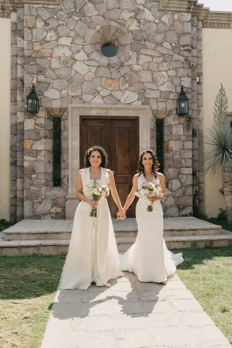 Retrato de las dos novias en Hacienda Los Arcángeles, San Miguel de Allende