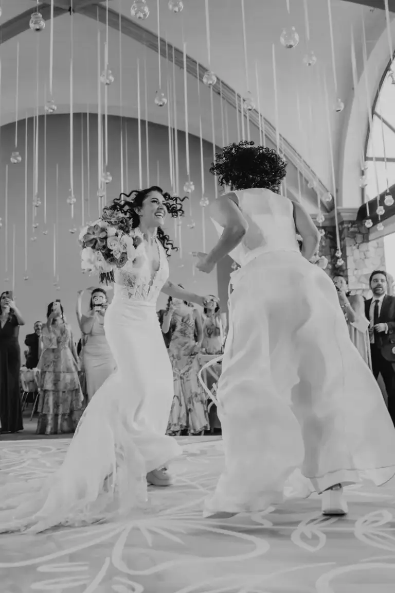 Primer baile de las novias en su boda en San Miguel de Allende
