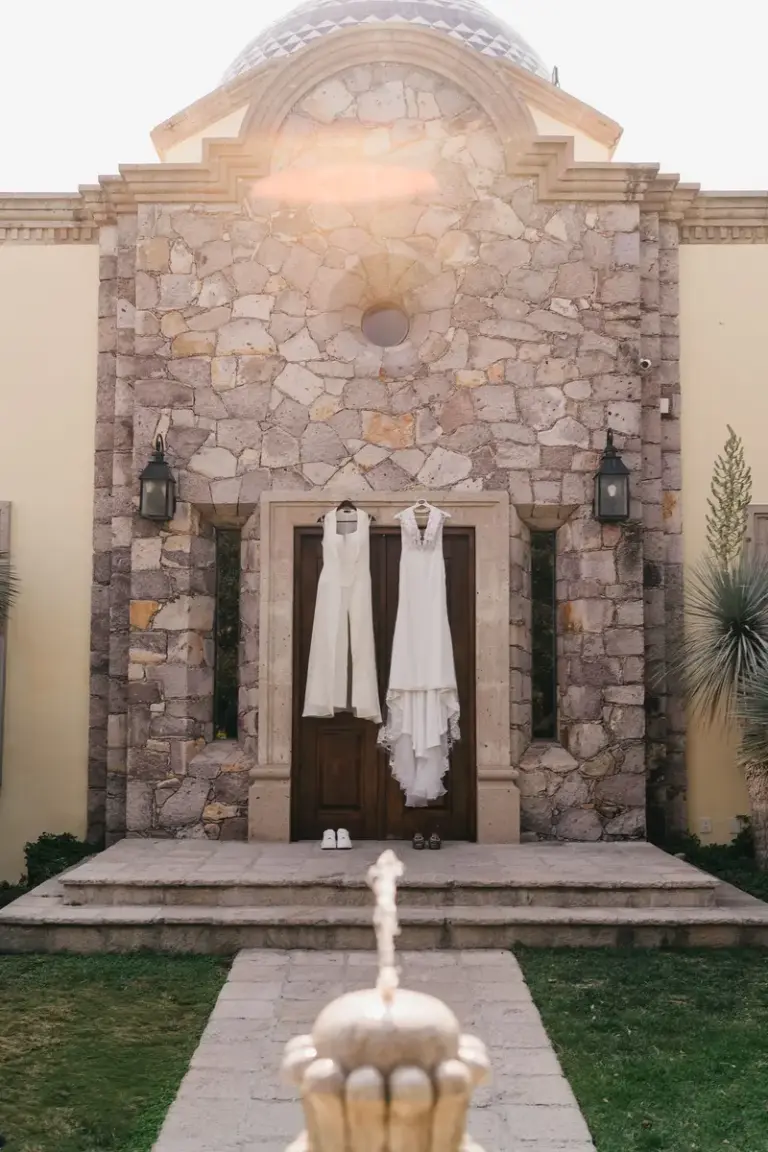 Detalles de novia antes de la boda en Hacienda Los Arcángeles, San Miguel de Allende