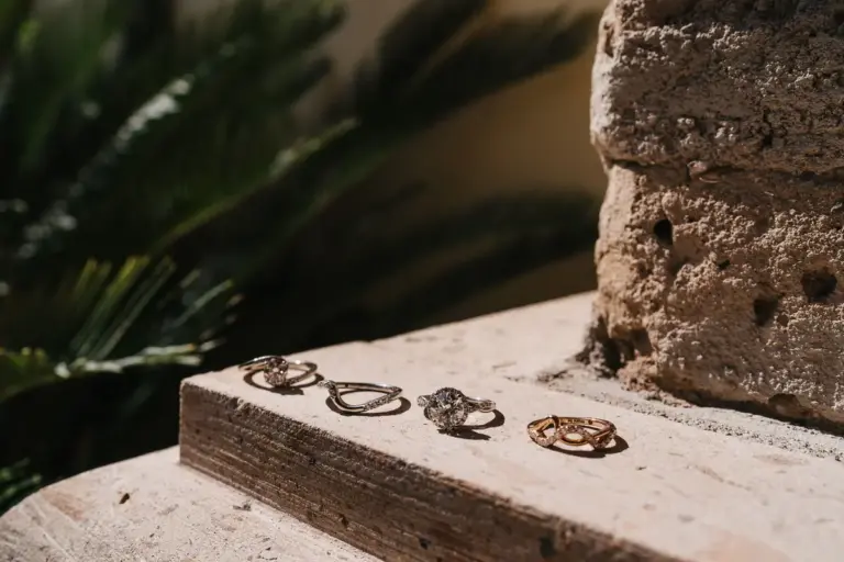 Detalles de novia antes de la boda en Hacienda Los Arcángeles, San Miguel de Allende