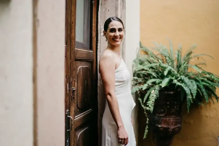 La novia preparándose, boda civil en Hacienda Sepúlveda, Jalisco