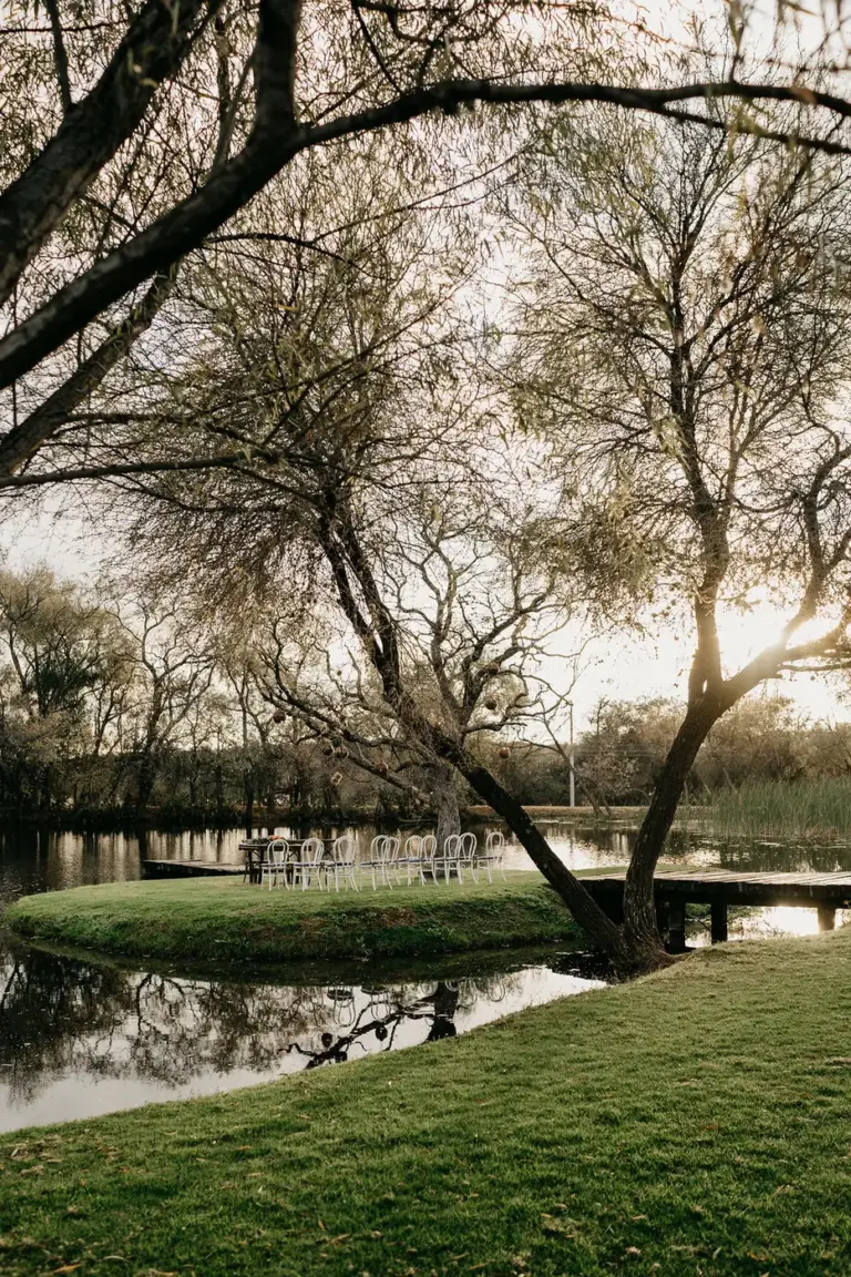 Retratos de la pareja en el lago a la hora dorada, Hacienda Sepúlveda