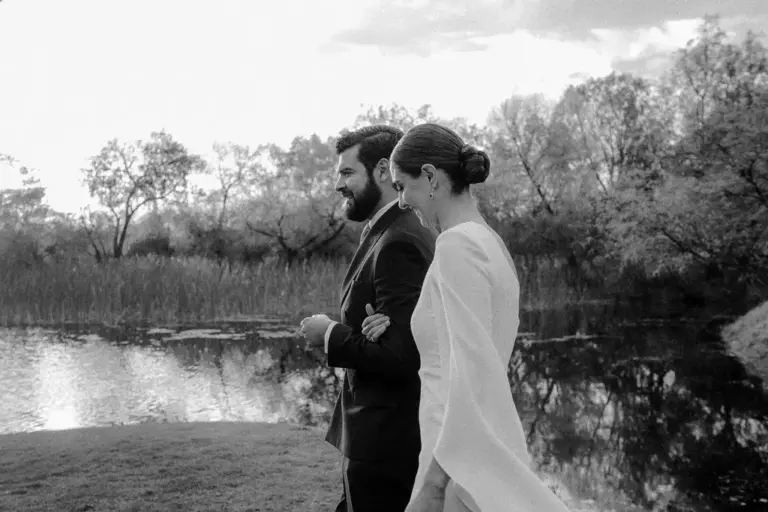 Retratos de la pareja en el lago a la hora dorada, Hacienda Sepúlveda