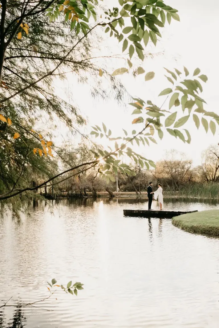 Retratos de la pareja en el lago a la hora dorada, Hacienda Sepúlveda