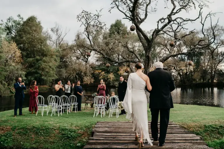 Ceremonia civil en el islote del lago, Hacienda Sepúlveda, Jalisco