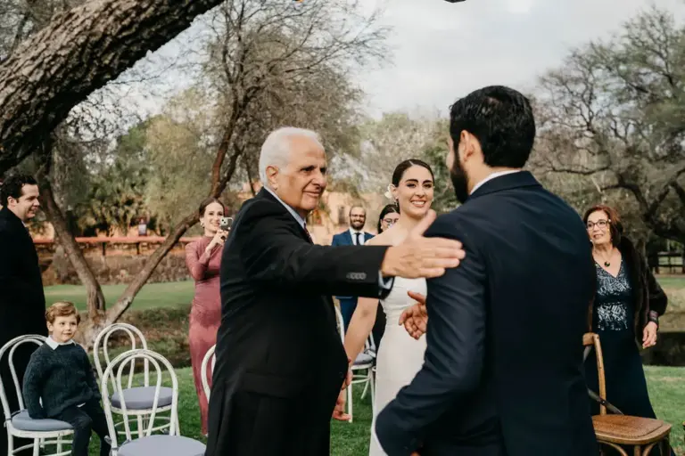 Ceremonia civil en el islote del lago, Hacienda Sepúlveda, Jalisco