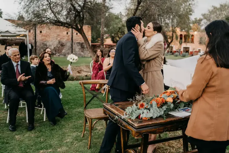Ceremonia civil en el islote del lago, Hacienda Sepúlveda, Jalisco