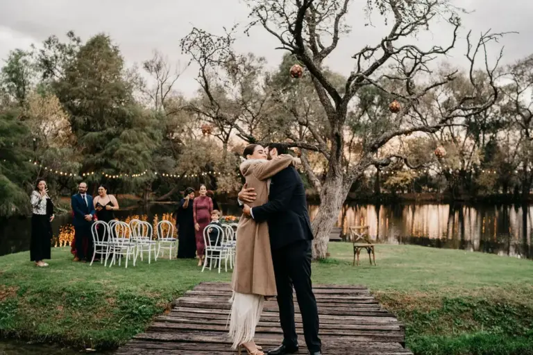 Celebración junto al lago, boda civil en Hacienda Sepúlveda, Jalisco