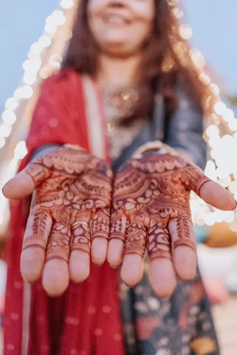 Boda hindú en Royalton Riviera Cancún, la bienvenida y el mehndi: revelado henna.