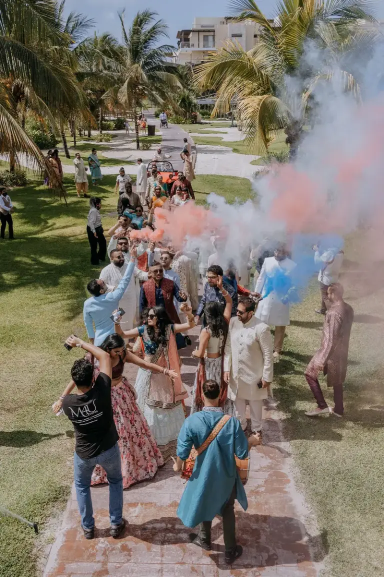 Boda hindú en Royalton Riviera Cancún, el día de la boda: baraat.
