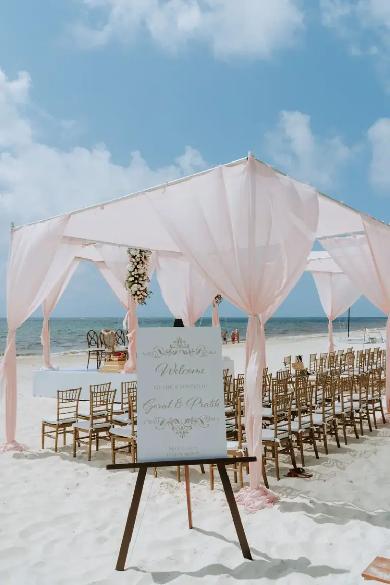 Boda hindú en Royalton Riviera Cancún, el día de la boda: mandap , vista general.
