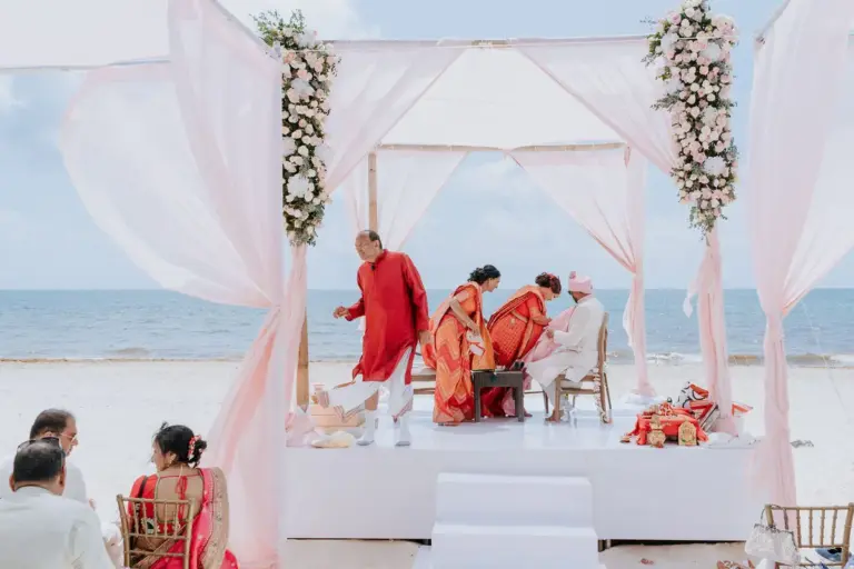 Boda hindú en Royalton Riviera Cancún, el día de la boda: ceremonia , mandap.