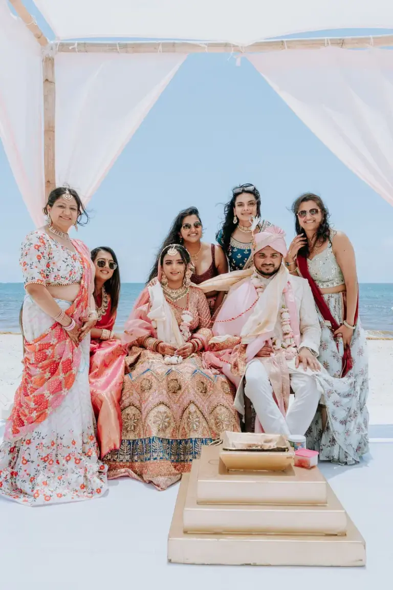 Boda hindú en Royalton Riviera Cancún, el día de la boda: retrato del cortejo.