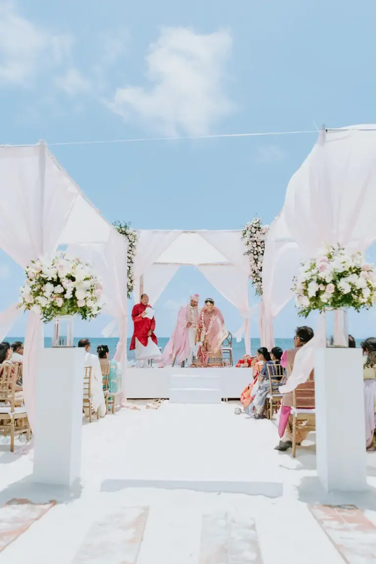 Boda hindú en Royalton Riviera Cancún, el día de la boda: vista general pasillo.