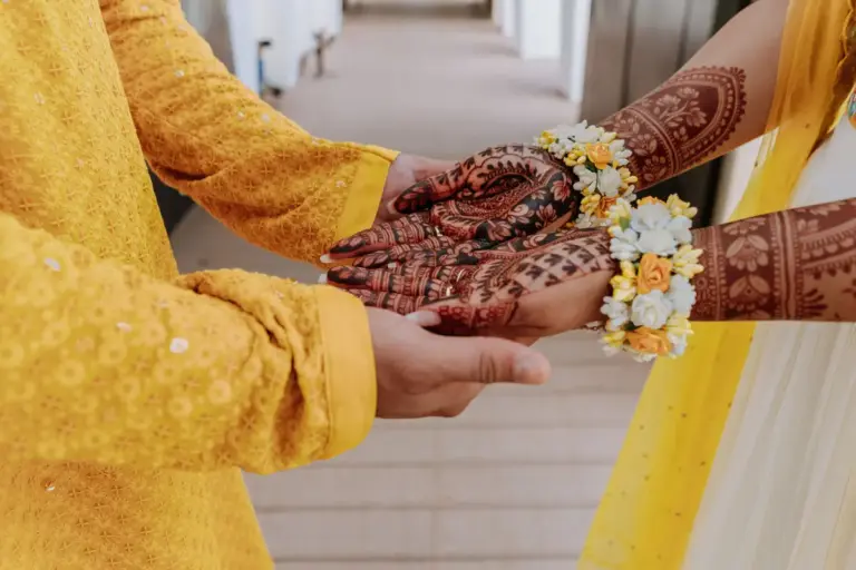 Boda hindú en Royalton Riviera Cancún, el haldi: preparativos , gesto.