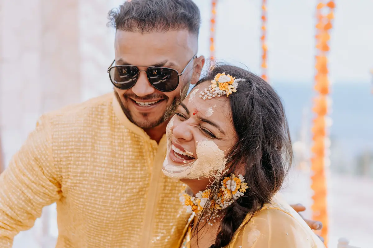 Hindu wedding at Royalton Riviera Cancún, the haldi: haldi , hug with paste.