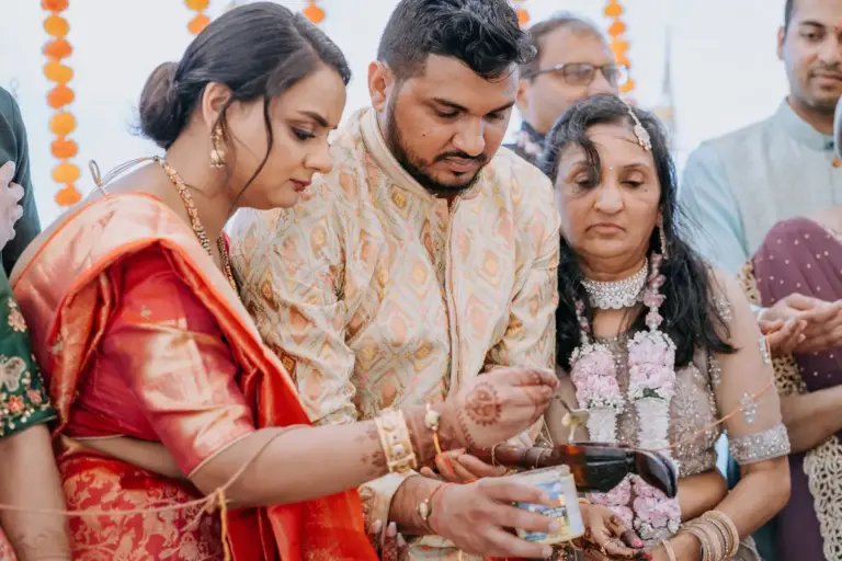 Boda hindú en Royalton Riviera Cancún, la Griha Shanti puja: fuego ritual.