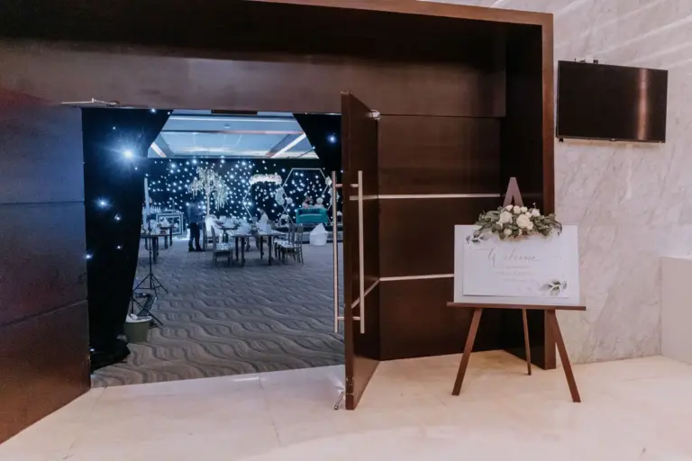 Boda hindú en Royalton Riviera Cancún, la recepción: entrada al salon.