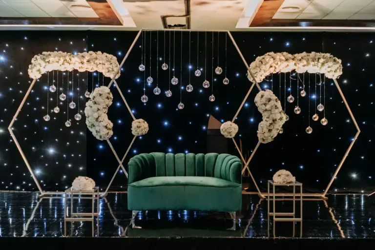 Boda hindú en Royalton Riviera Cancún, la recepción: decoración escenario.