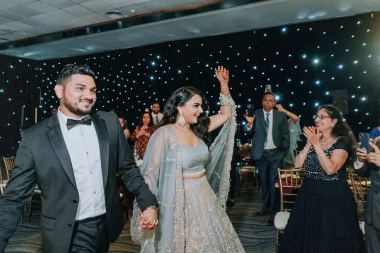 Boda hindú en Royalton Riviera Cancún, la recepción: entrada de novios.
