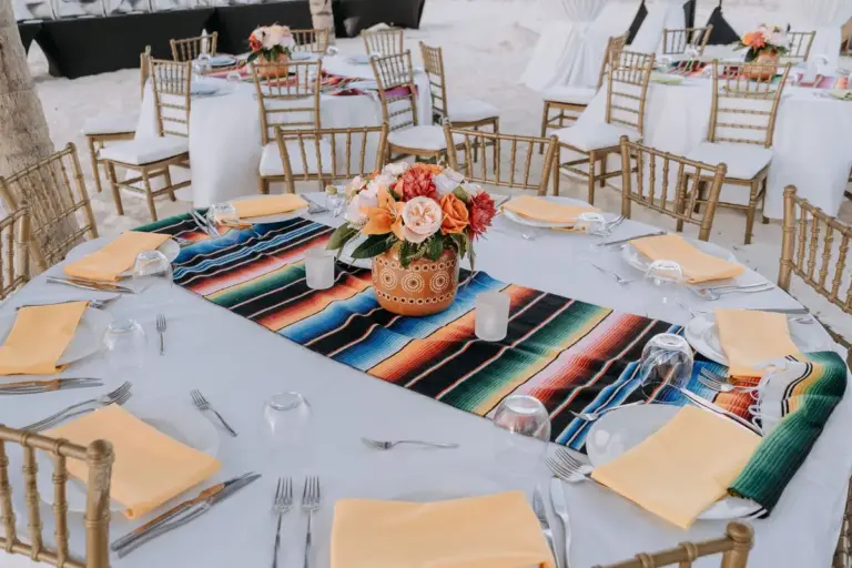 Boda hindú en Royalton Riviera Cancún, el sangeet: montaje , decoración.