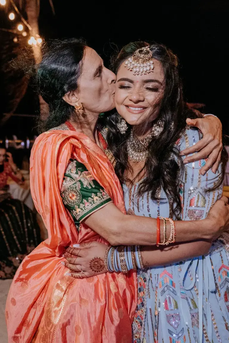 Boda hindú en Royalton Riviera Cancún, el sangeet: emocion , madre hija.
