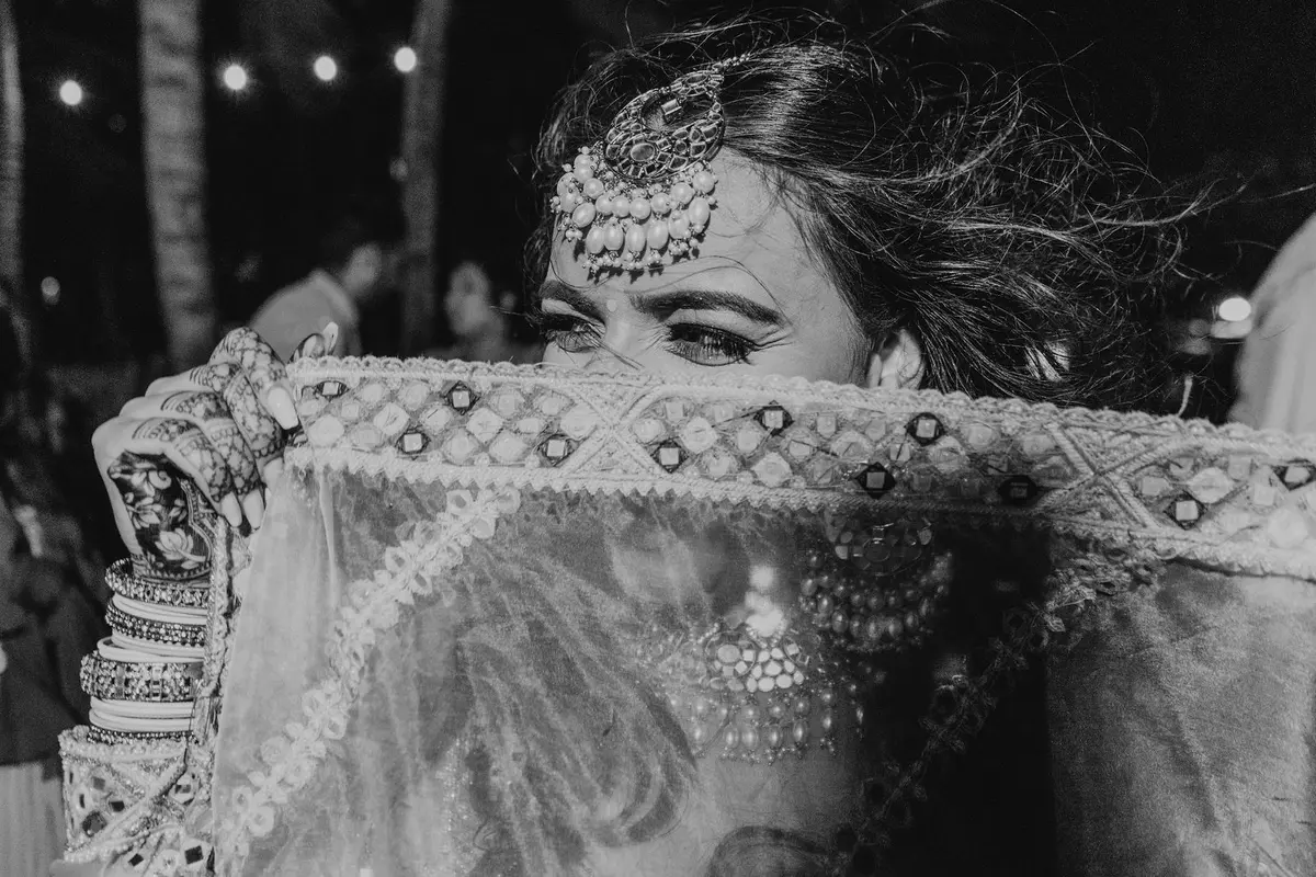Hindu wedding at Royalton Riviera Cancún, the sangeet: night , bride with veil in black and white.