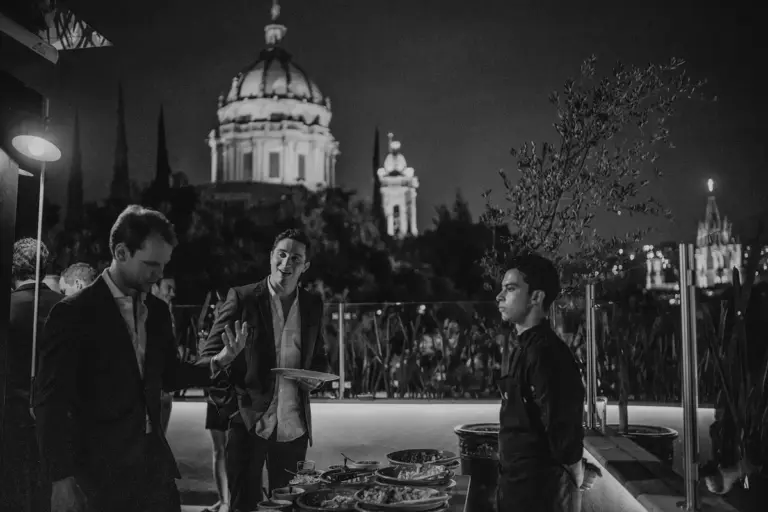 Bienvenida de la boda con tacos y cócteles en Zumo, San Miguel de Allende