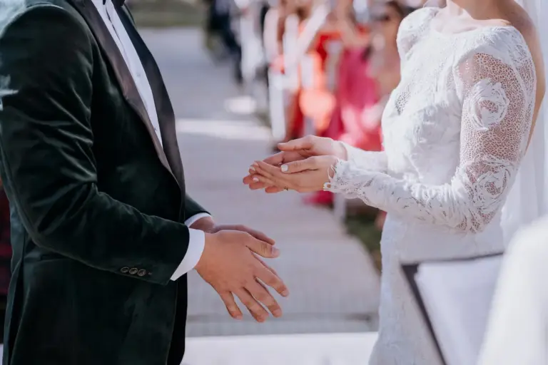 Ceremonia de boda con lazo tradicional en el Viñedo San Francisco, San Miguel de Allende