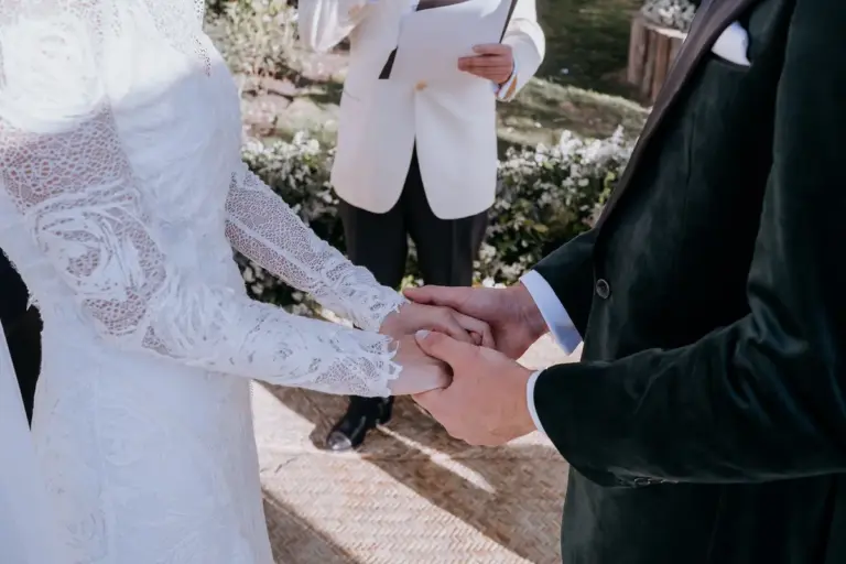 Ceremonia de boda con lazo tradicional en el Viñedo San Francisco, San Miguel de Allende