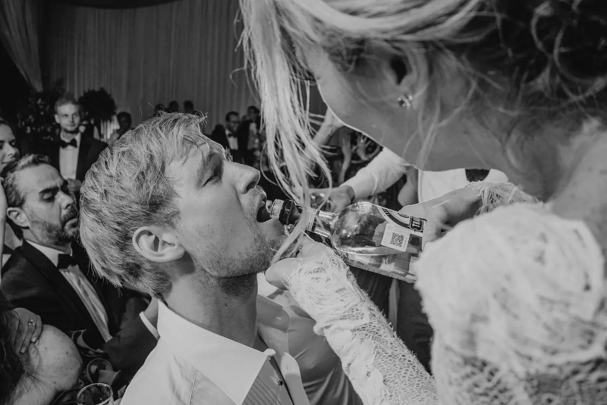 Newlyweds celebrating with guests in a San Miguel de Allende vineyard