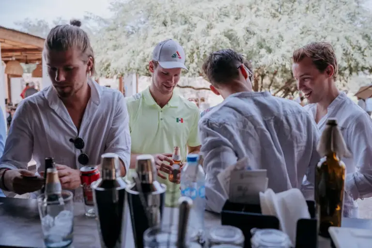 Torneo de golf y golden hour en el viñedo de Barranca de Fuego, San Miguel de Allende