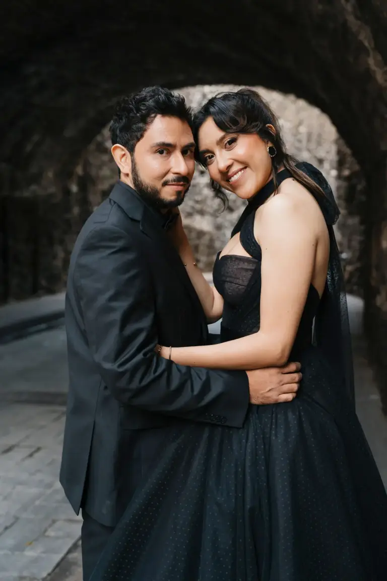 Guanajuato engagement cheek to cheek embrace