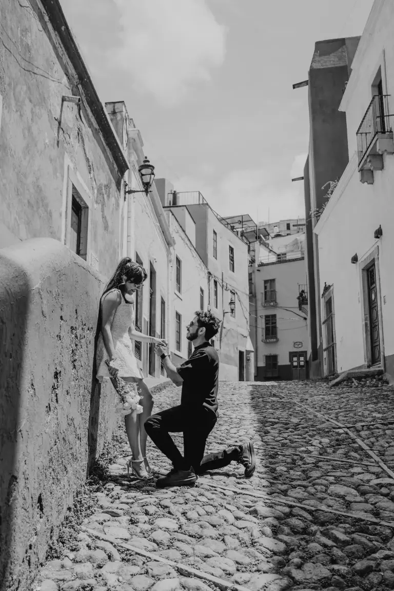 Guanajuato engagement proposal kneel cobblestones