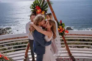 Ceremonia frente al mar en Villa Azul, boda en Puerto Vallarta