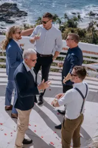 Cóctel y retratos de grupo después de la ceremonia, Villa Azul